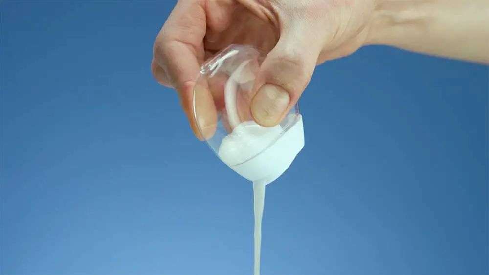 再也不用「擠牙膏」，高露潔換上的「潤滑劑」包裝，讓牙膏從此一滴不剩