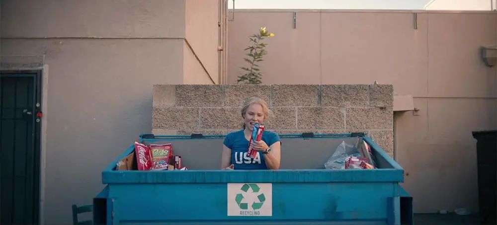 再也不用「擠牙膏」，高露潔換上的「潤滑劑」包裝，讓牙膏從此一滴不剩