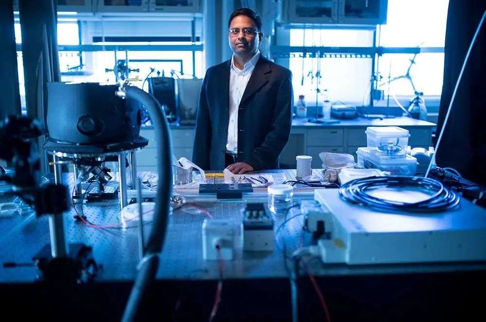 再也不用「擠牙膏」，高露潔換上的「潤滑劑」包裝，讓牙膏從此一滴不剩